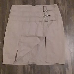 Details khaki skirt